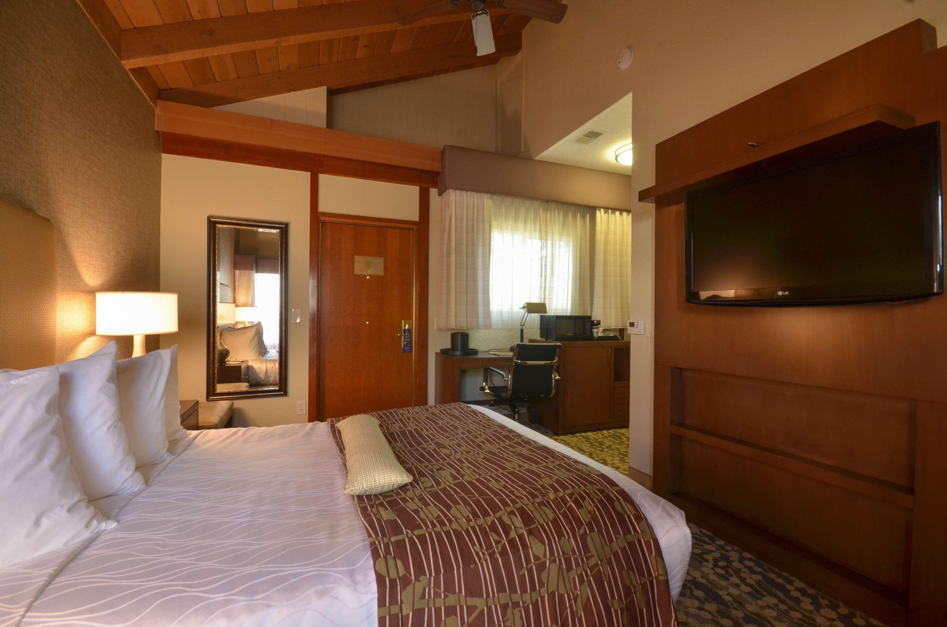 Best Western The Inn & Suites Pacific Grove Buitenkant foto
